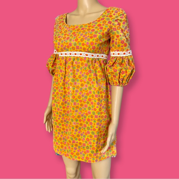 Dresses & Skirts - Vintage 1960s / 1970s Groovy Mini Babydoll Dress Size XS
